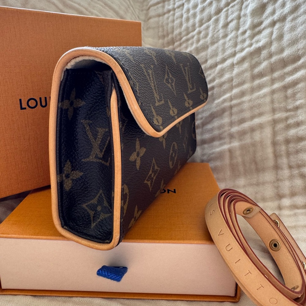 Louis Vuitton Dark Monogram Canvas Pouch - Picture 3 of 9